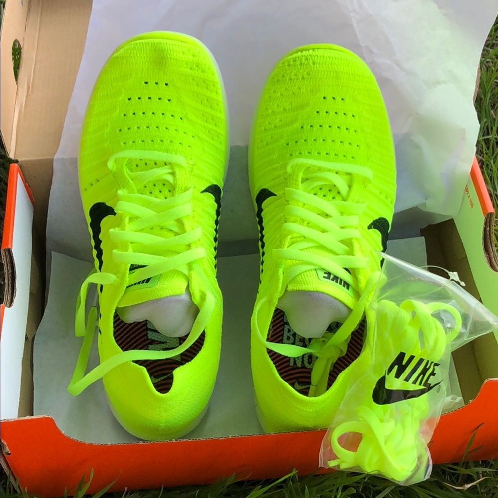 Nike women’s Wmns free RN fly knit MS size 6.5 US